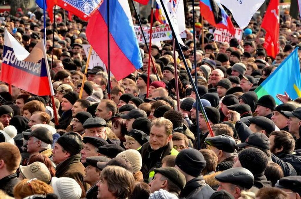“Для нас война началась уже тогда”: 7 лет назад Донецк объединился против “русского мира”