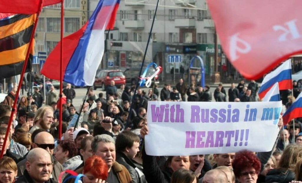“Для нас война началась уже тогда”: 7 лет назад Донецк объединился против “русского мира”