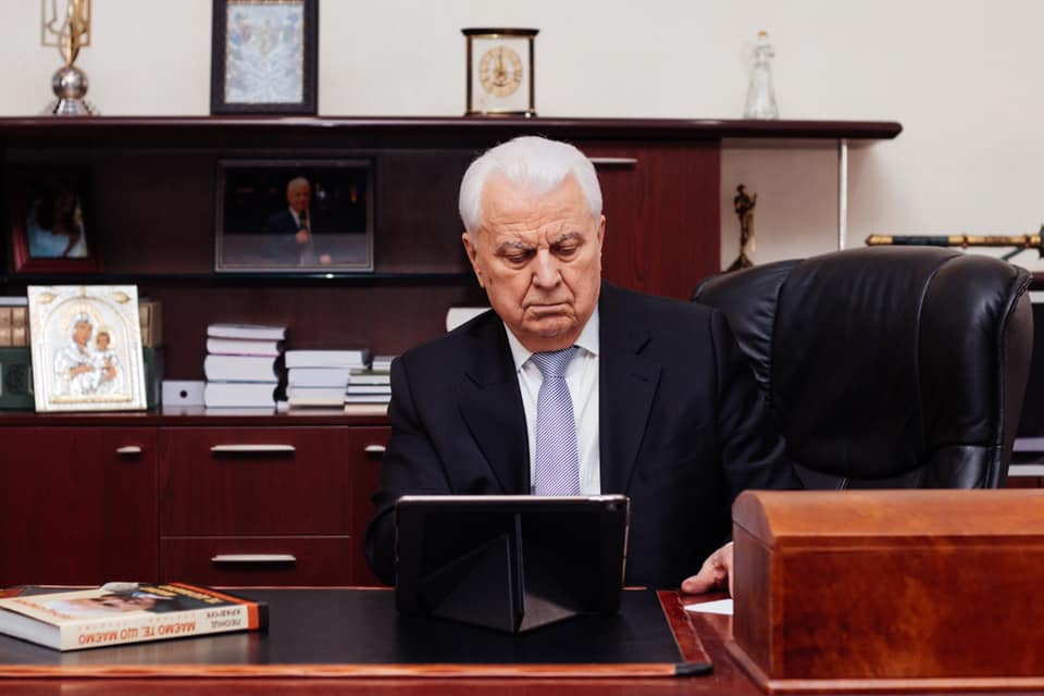 Мир по колу? Що Єрмак казав про мирний план щодо Донбасу пів року тому і зараз