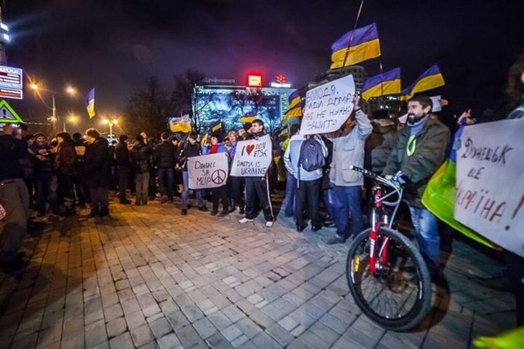 “Для нас война началась уже тогда”: 7 лет назад Донецк объединился против “русского мира”