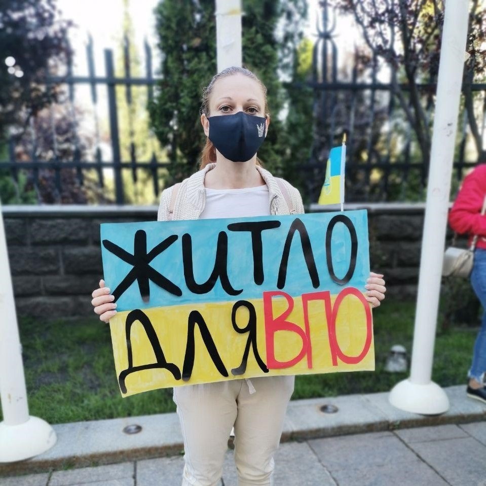 Переселенцы и участники ООС просят Зеленского возобновить финансирование программы "Доступное жилье"