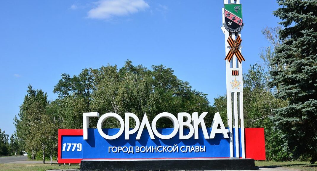 По окупованій Горлівці проїхала колона російських танків (відео)