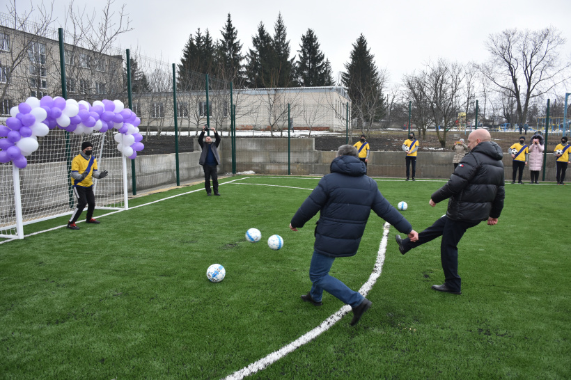 У Волновасі відкрили два спортивні майданчики