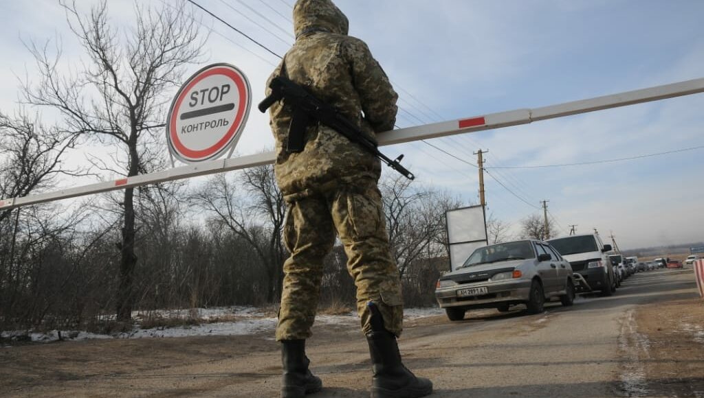 Кравчук рассказал, зачем боевики блокируют пропуск на КПВВ Донбасса