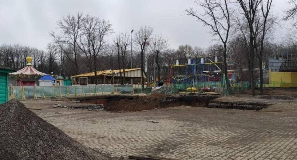 В оккупированном Донецке готовятся устанавливать новое колесо обозрения в парке Щербакова: фото