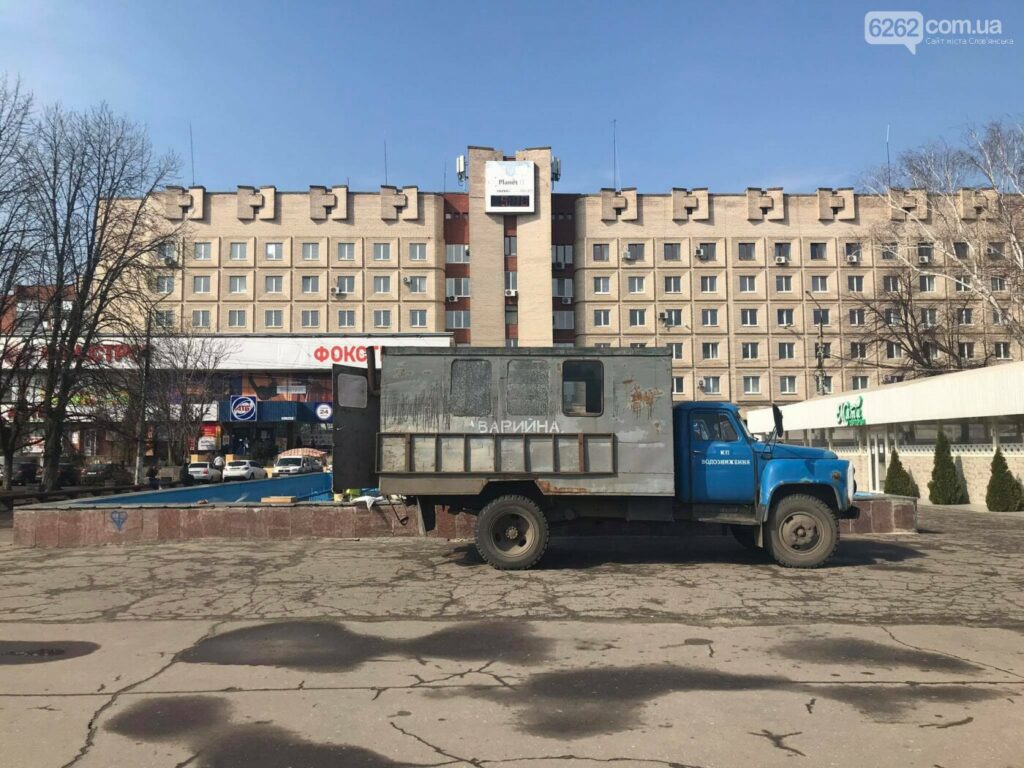 подготовка к открытию фонтана в Славянске