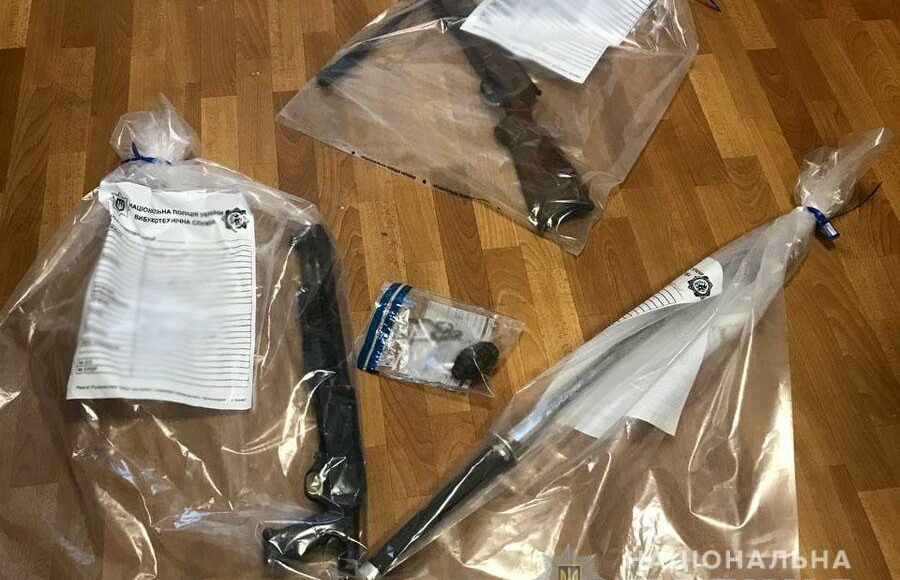 У хулігана, який розтрощив каси супермаркету в Маріуполі, знайшли зброю і наркотики