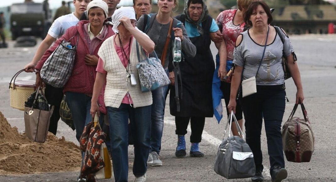 З-поміж вимушених переселенців з Криму і Донбасу - 60% жінок, - МЗС