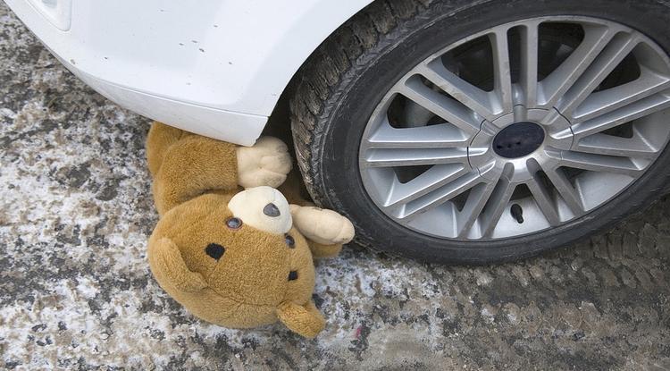У Костянтинівці позашляховик збив вагітну жінку з дитиною