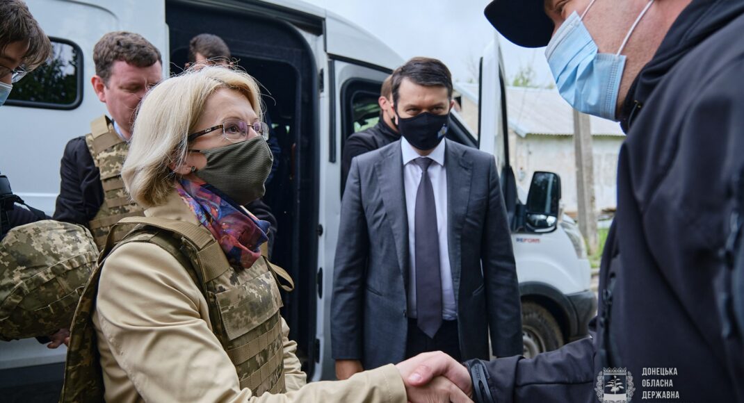 Глава Верховної Ради і латвійська делегація відвідали прифронтових Опитне: фото