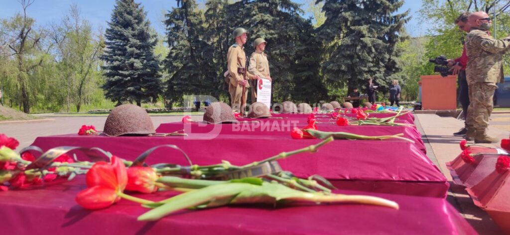 Славянск, прощание с солдатами Второй мировой войны