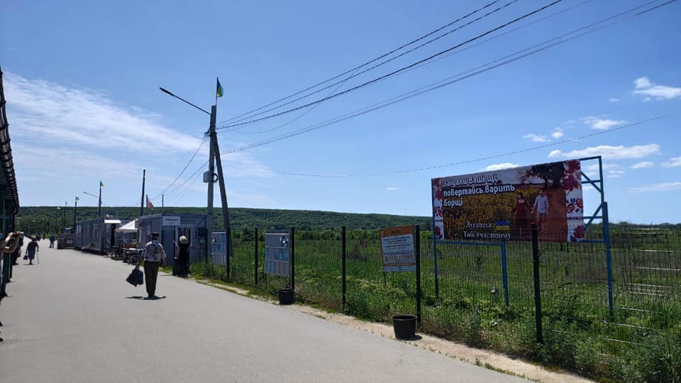 Вчора КПВВ на Донбасі перетнуло близько 2 тисяч осіб