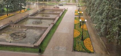 Фотофакт: в оккупированном Донецке похвастались радугой, но "забыли" в конце июня включить фонтан