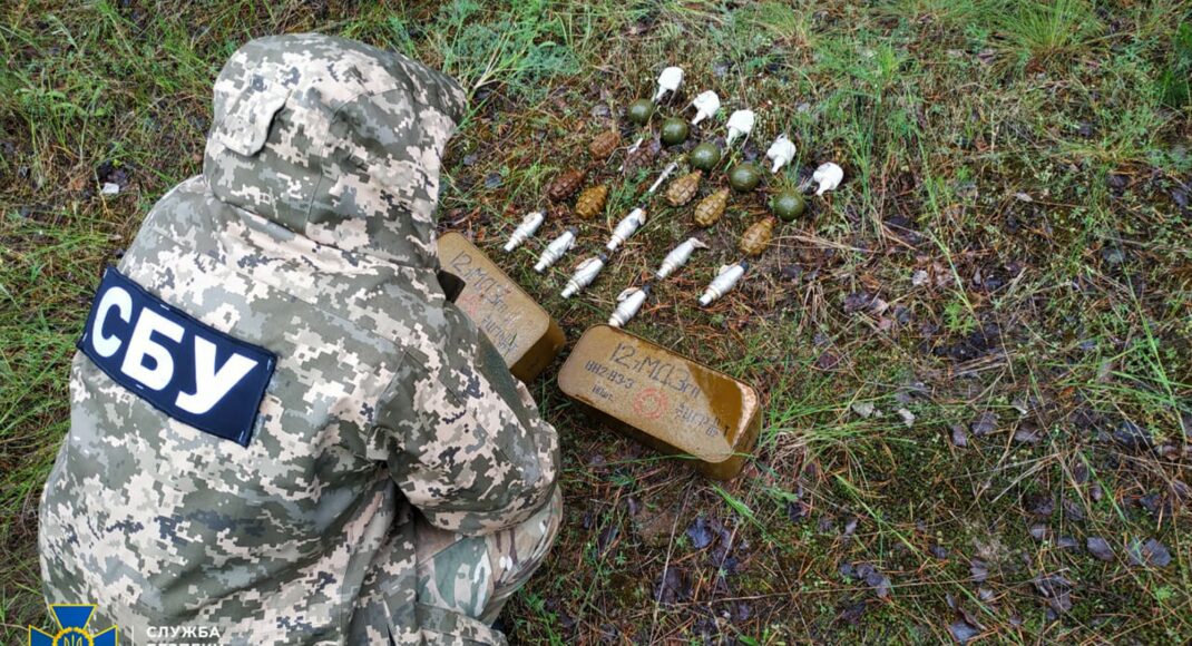 На Луганщине СБУ нашла три тайника НВФ с боеприпасами