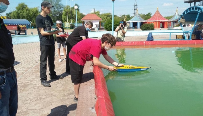В Мариуполе проходят областные соревнования по судомодельному спорту (фото)