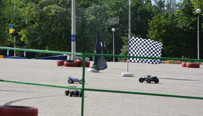 В Мариуполе открыли Спортхаб и школу электрокартинга