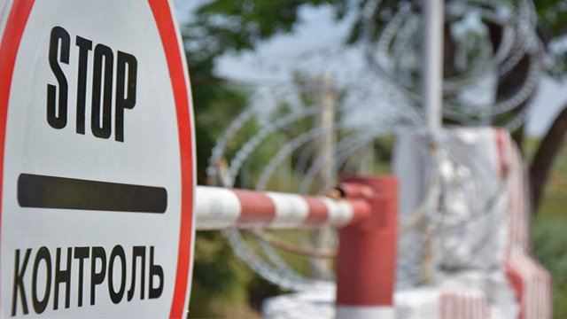 У посольства РФ в Киеве проходит акция за открытие КПВВ со стороны ОРДЛО