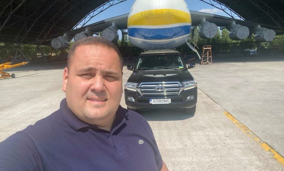 Спортсмен з Маріуполя з групою силачів готуються встановити 2 рекорди України: протягнуть найбільший літак у світі