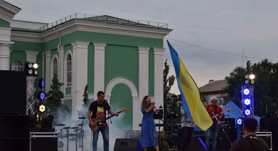 У Сєвєродонецьку відсвяткували День визволення від НЗФ: фото з концерту та виставки