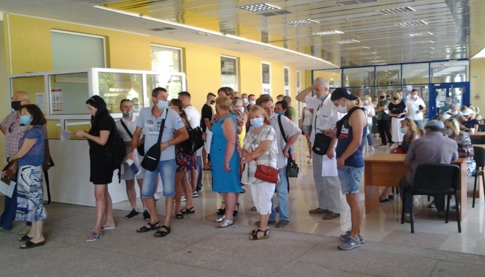У Маріуполі в Центрі масової вакцинації в годину роблять близько 60 щеплень від COVID-19