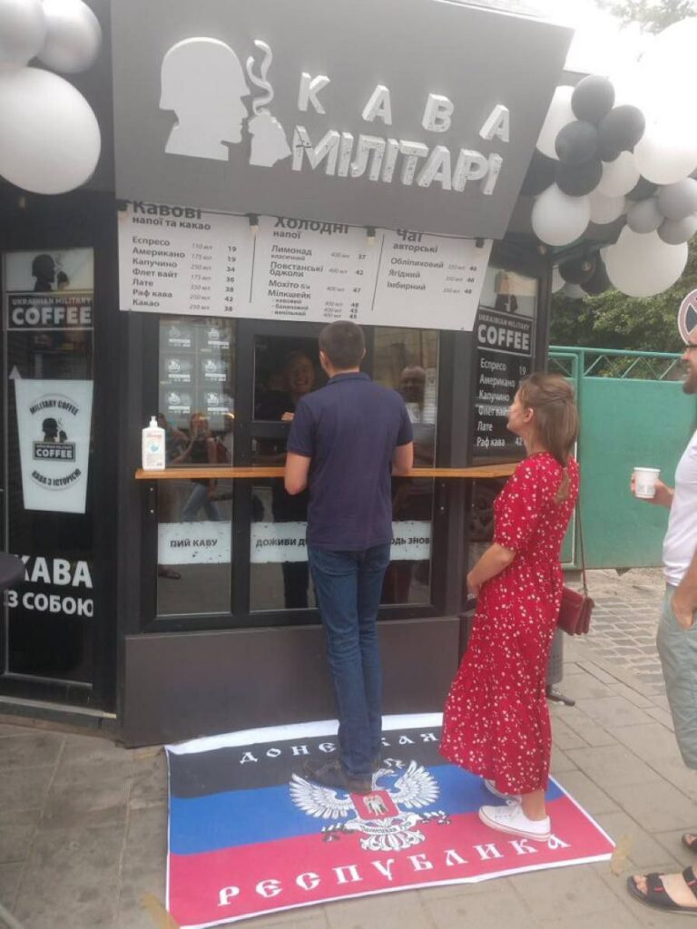 Львов, Коврик из флага "ДНР"