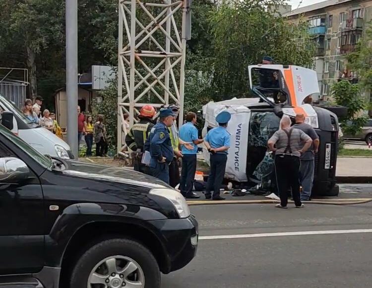 В оккупированном Донецке произошло ДТП: есть погибшие и пострадавшие (видео)