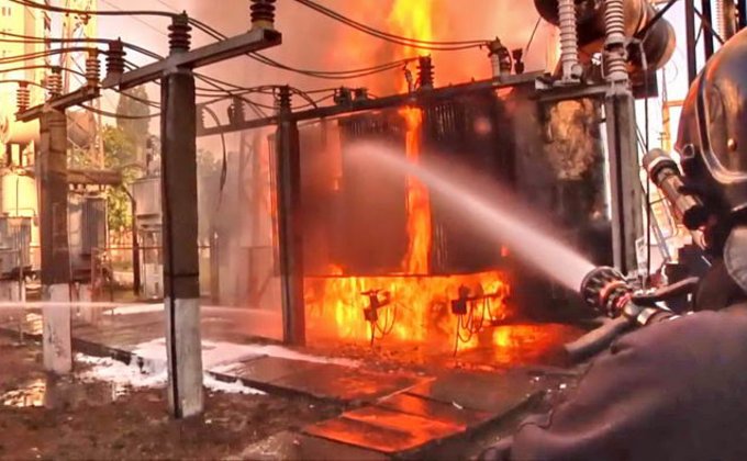 В оккупированном Донецке более 2 тысяч человек осталось без электроэнергии из-за пожара