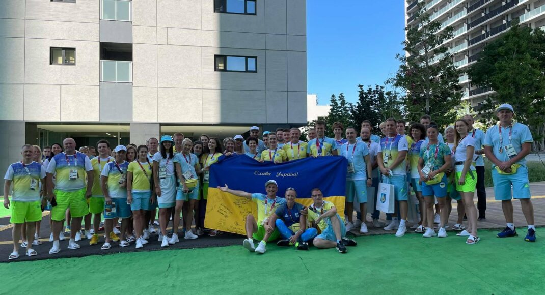 Українські зірки спорту привітали наших медалістів з перемогами на Олімпіаді з прапором з ООС (фото)