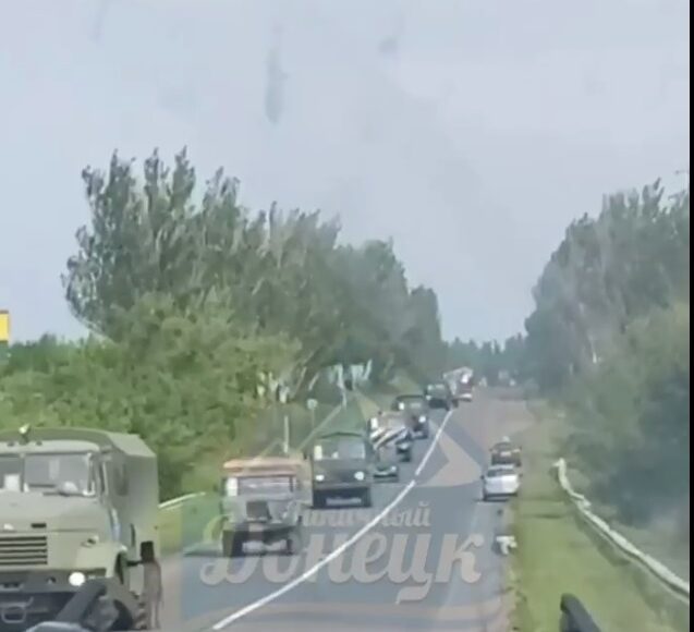 В сети показали перемещение большой колоны военной техники НВФ в ОРДО (видео)
