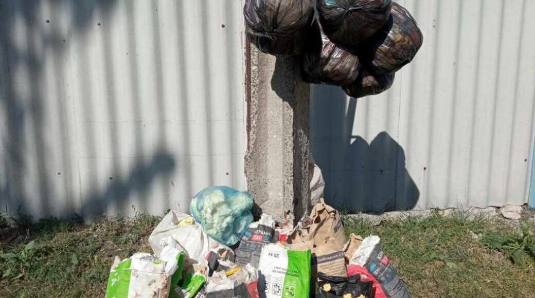 В окупованих Донецьку і Макіївці по місяцю не вивозиться сміття