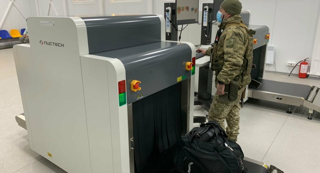 На КПВВ "Станица Луганская" будут сканировать багаж граждан новым оборудованием