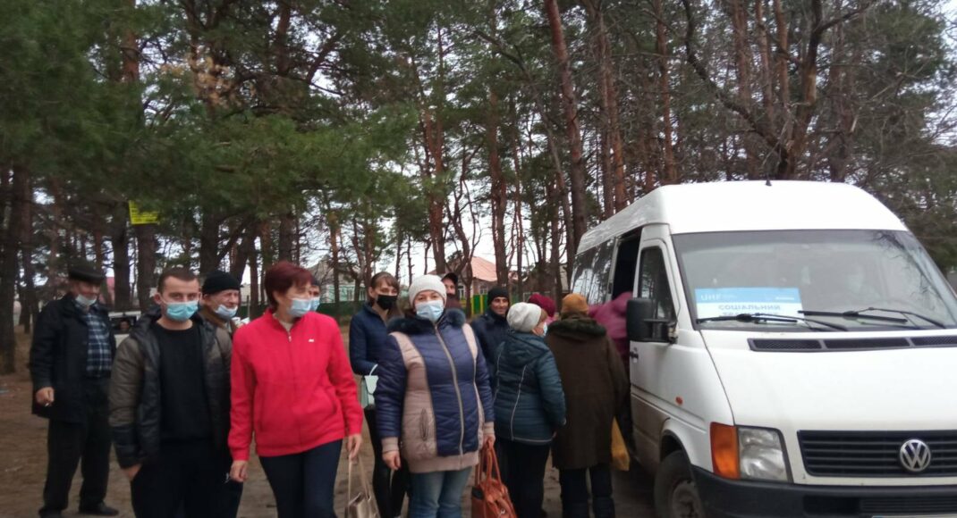 Соціальні автобуси за більш ніж два місяці перевезли понад 3000 пасажирів на Донбасі