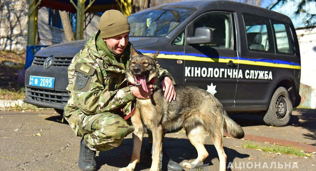 На Донетчине полицейские кинологи со служебными собаками сдали экзамены (фото, видео)