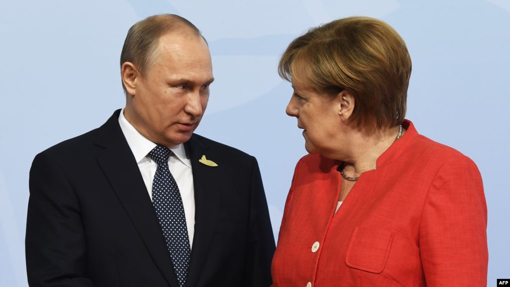 Меркель призвала Путина к решению конфликта на востоке Украины в нормандском формате
