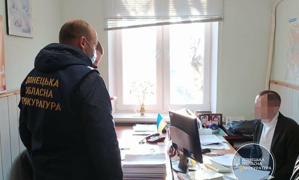 На Донеччині викрито групу осіб, які заволоділи соціальними виплатами громадян з ОРДЛО