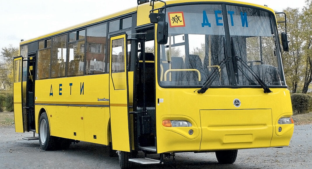 У Єврокомісії готують проєкт для забезпечення шкільними автобусами дітей Донбасу