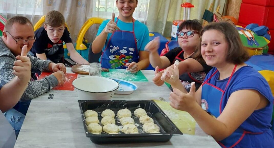 В Доброполье детей с инвалидностью учат готовить