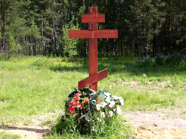 У прифронтовій зоні Донбасу волонтери встановили 12 стихійних поховань