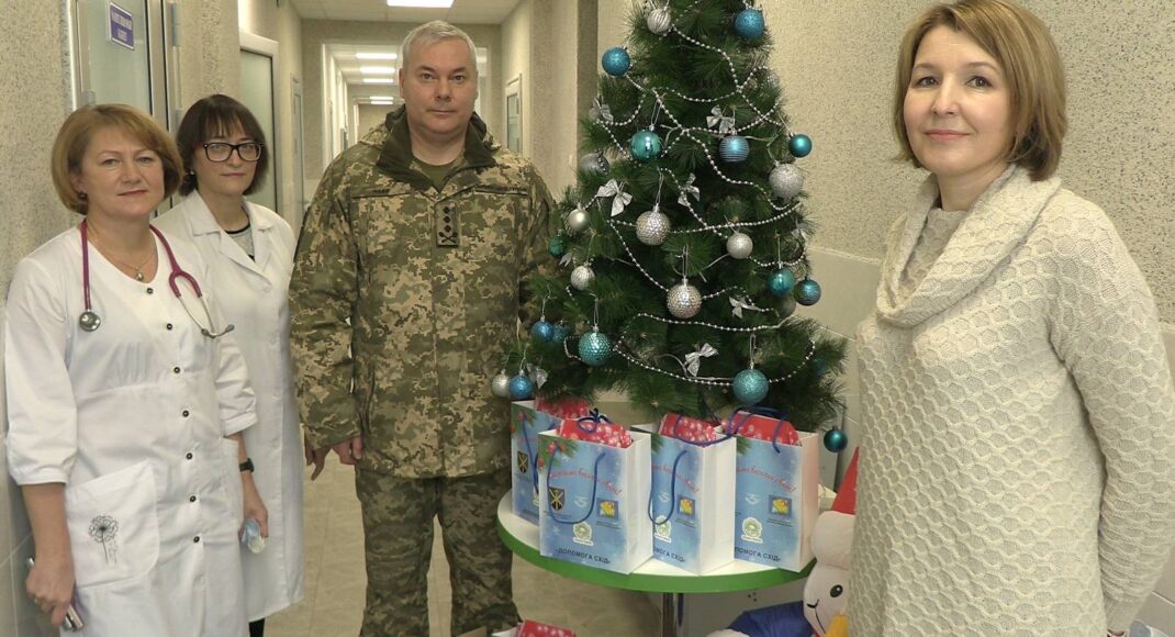 Дети на Донетчине и Луганщине получили от украинских военных сладкие подарки (фото)