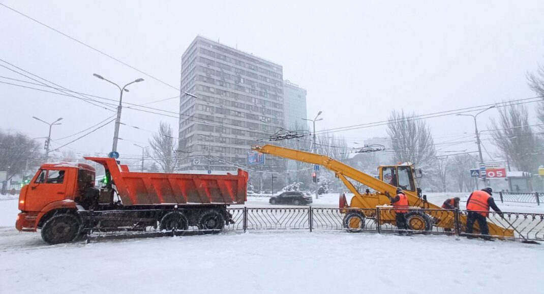 В ОРДО из-за снежных заносов перекрыли дороги: из Макеевки в сторону Донецка не проехать
