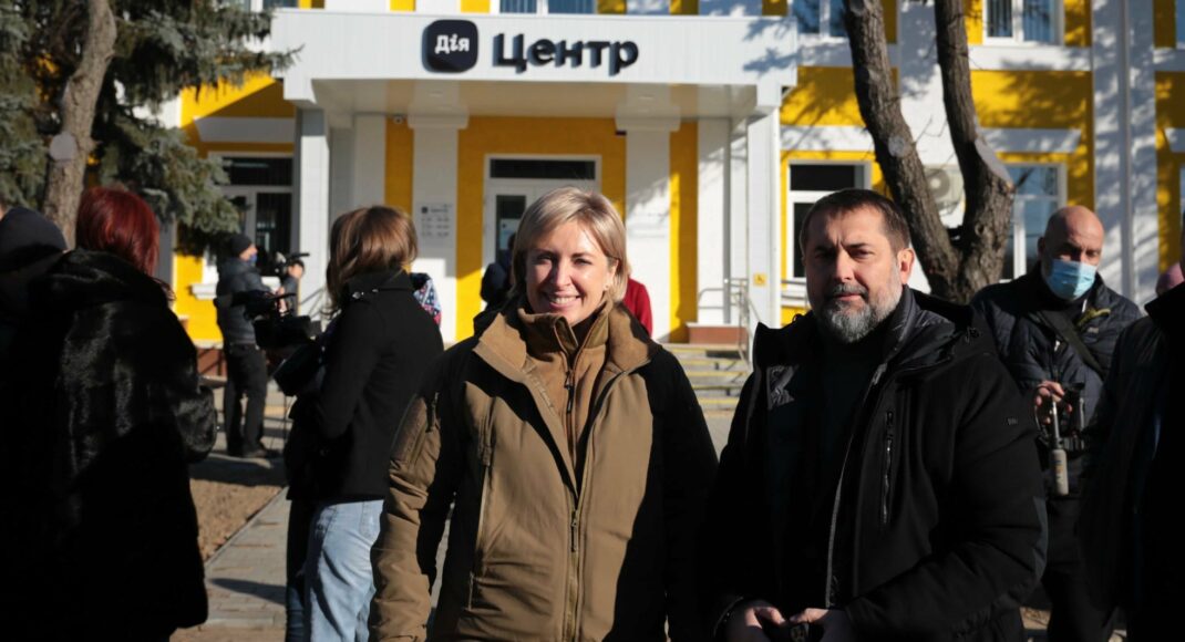 Верещук вручить ключі від квартир переселенцям на Луганщині та відвідає КППВ "Станиця Луганська"
