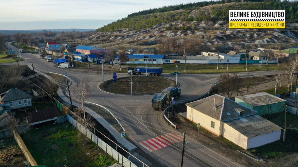 дорога к Меловому, большое строительство