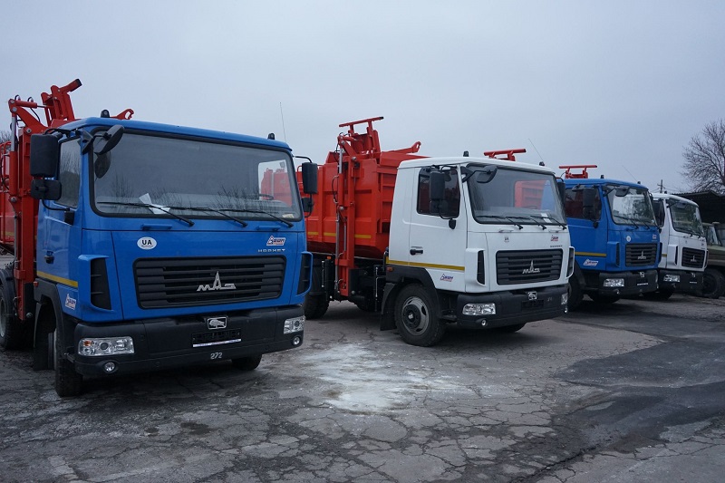 Комунальники Краматорська отримали нові сміттєвози