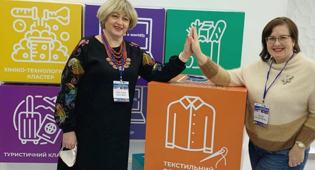 У Краматорську переселенки створили бізнес з пошиття театральних костюмів