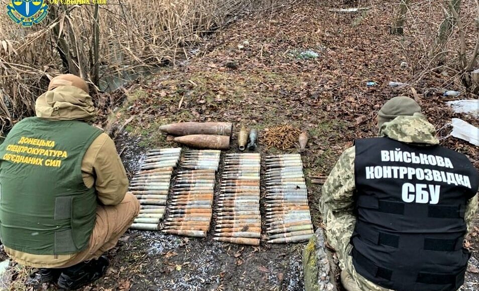 В прифронтовой Красногоровке обезвредили схрон с минами и артснарядами