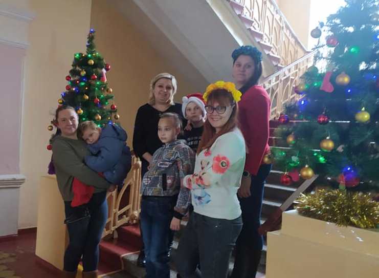 В Бахмуте мамы с детьми с инвалидностью колядовали на Рождество
