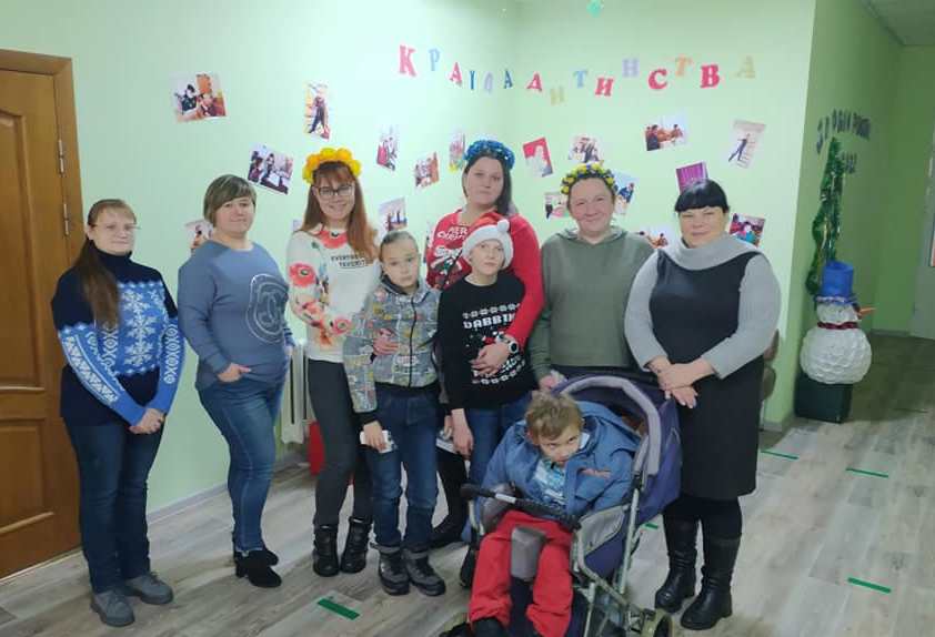 В Бахмуте мамы с детьми с инвалидностью колядовали на Рождество (фото)