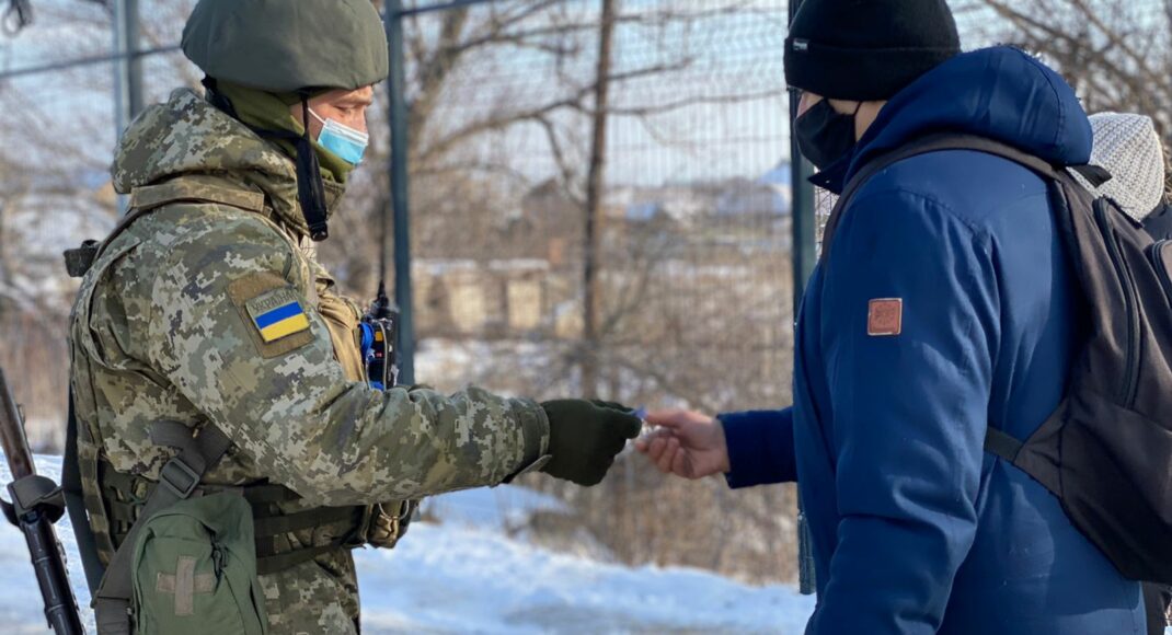 У ДПСУ розповіли, скільки людей пропустили в ОРДЛО на КПВВ за тиждень