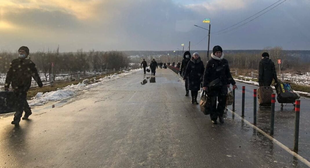 Стало известно, сколько человек прошло в ОРДЛО на КПВВ за сутки