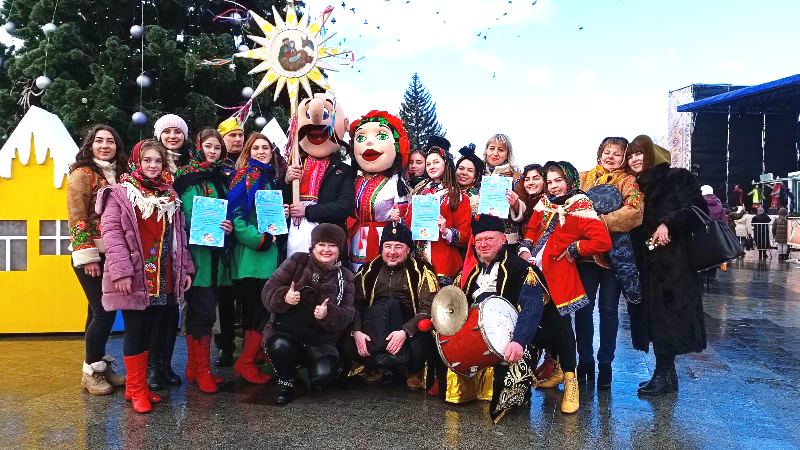 На центральной площади Краматорска проводят Різдвяний передзвін. Фото: Восточный Проект